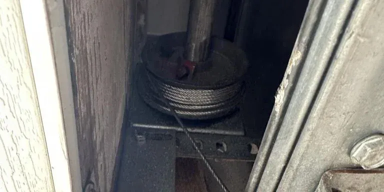 Garage door lifting cable and drum