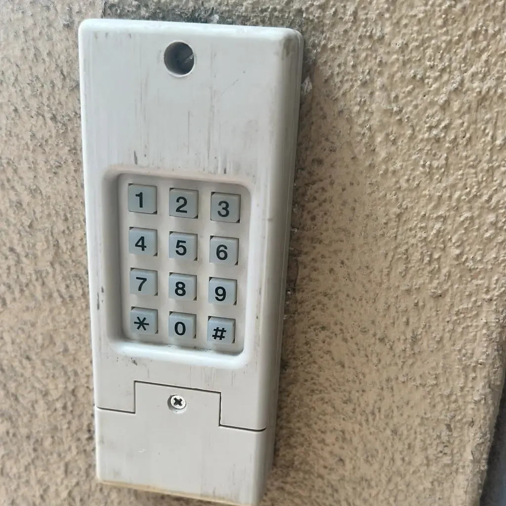Wireless garage door keypad